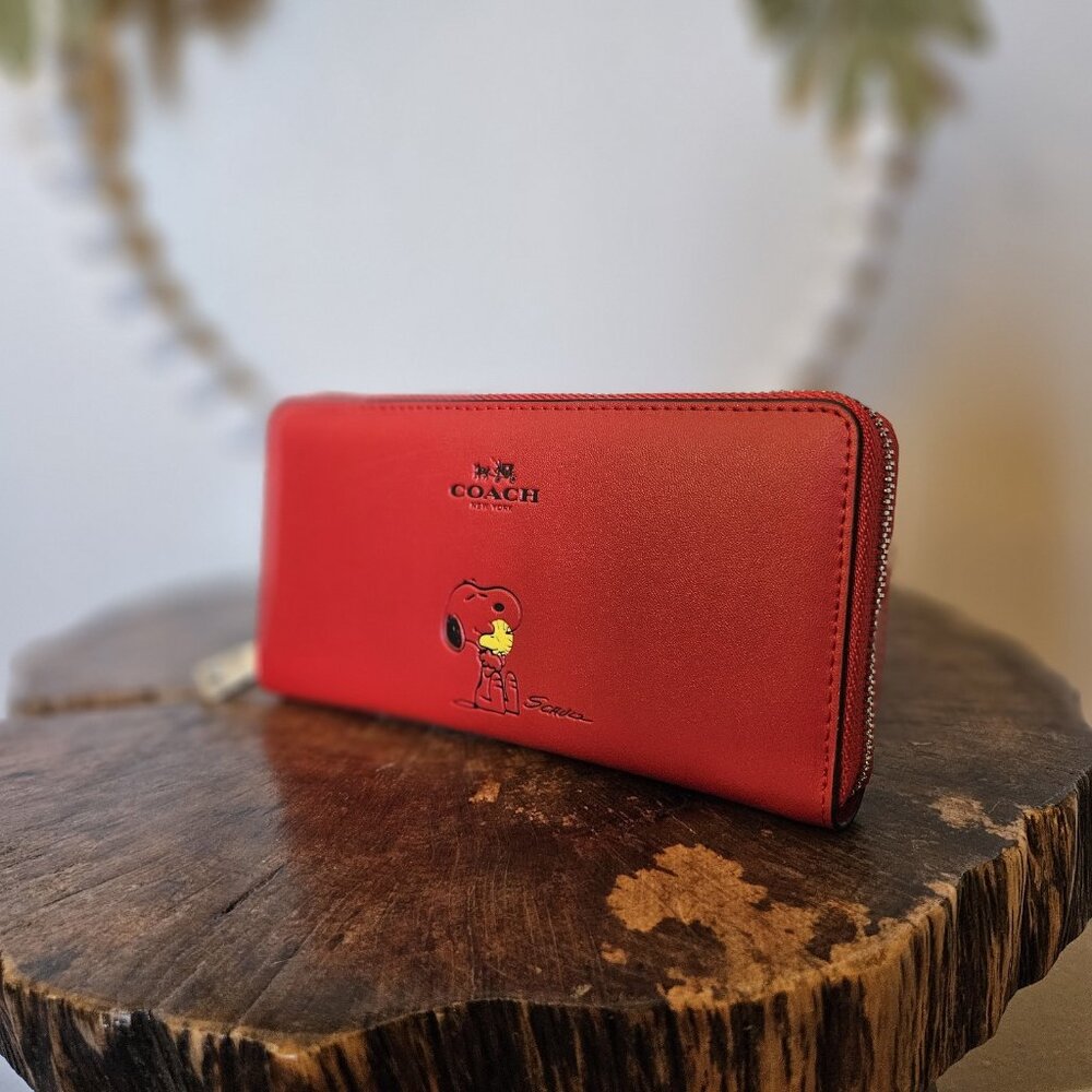 Coach x Peanuts Snoopy Wallet Red Vermillion F53773 Zip Around NWT Woodstock - Picture 13 of 16